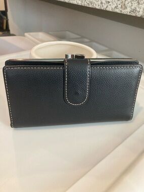 Poppie Jones Black Genuine Leather Clutch Wallet with Snap Closure Like New